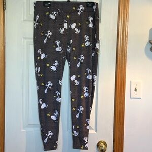 Ladies Dark Grey Heathered Snoopy Print Leggings with thick waistband